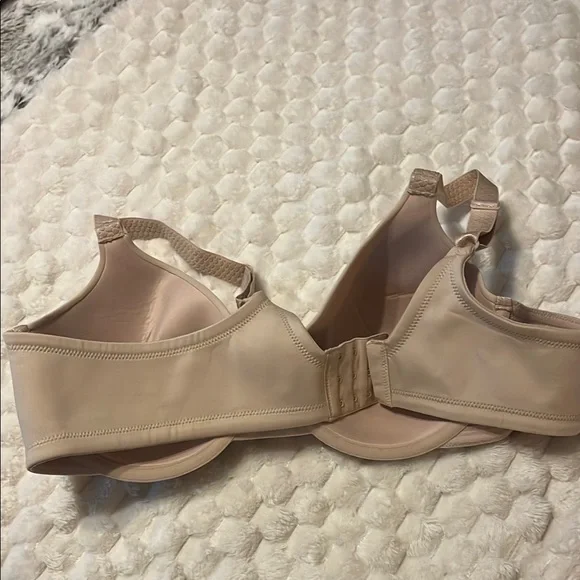 Elegant Beige Bra 40B - Picture 3 of 5